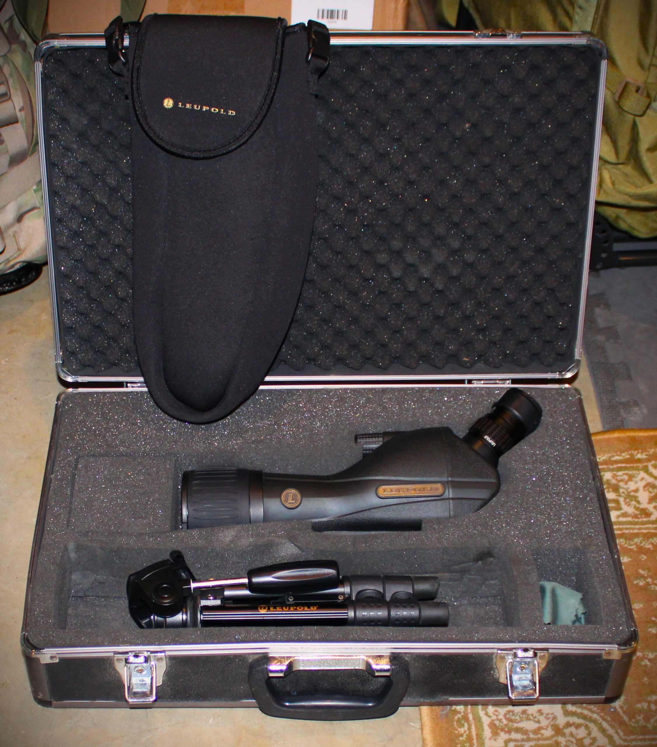 TACTICAL GARAGE SALE OPTICS - Leupold Ventana 15-45x55mm Spotting Scope with Champions Choice Bipod Scope Stand - Image 4